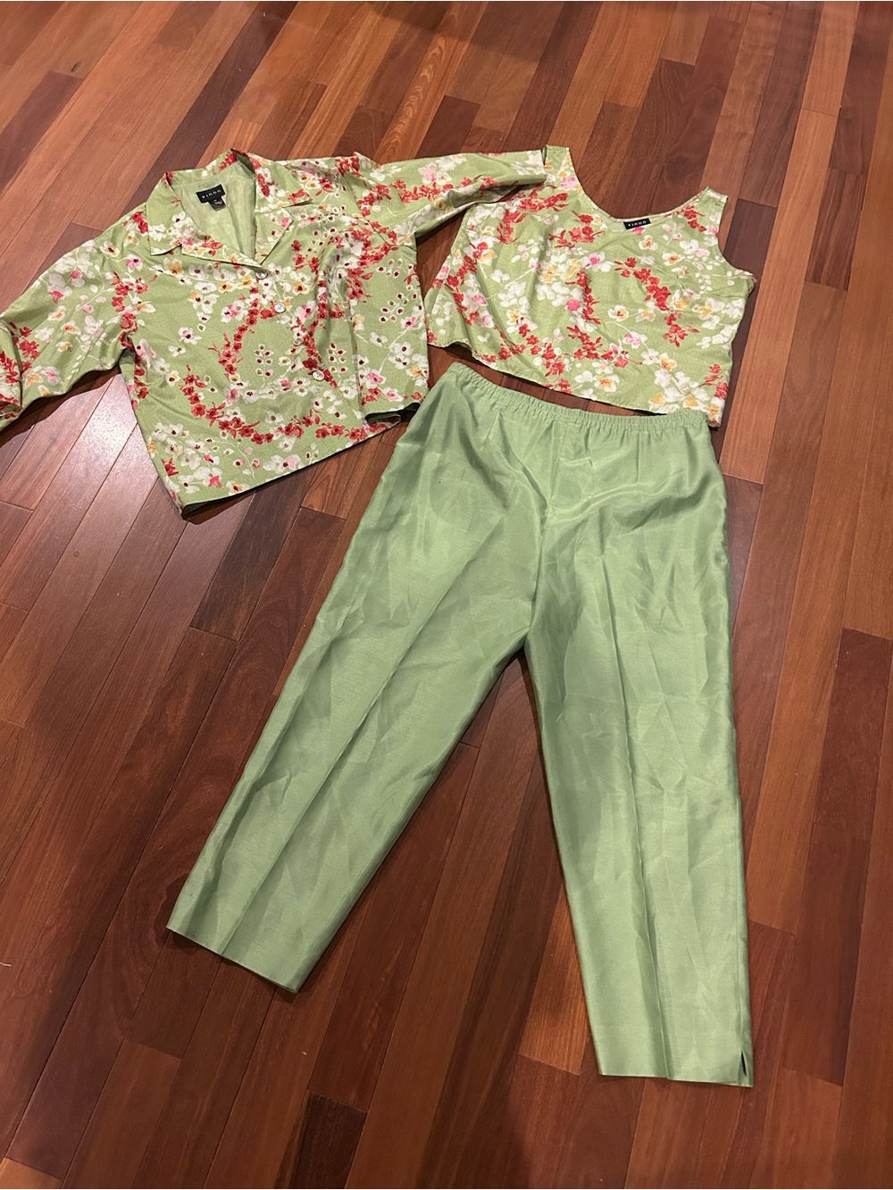 Virgo Green Floral women’s three piece set with Red & White Blossoms